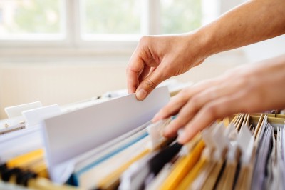 Personalakten in Aktenschrank